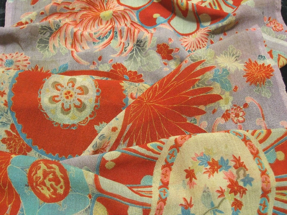 和古布材料；江戸縮緬、花柄等の端布 - 和古布材料；正絹縮緬、本に花 