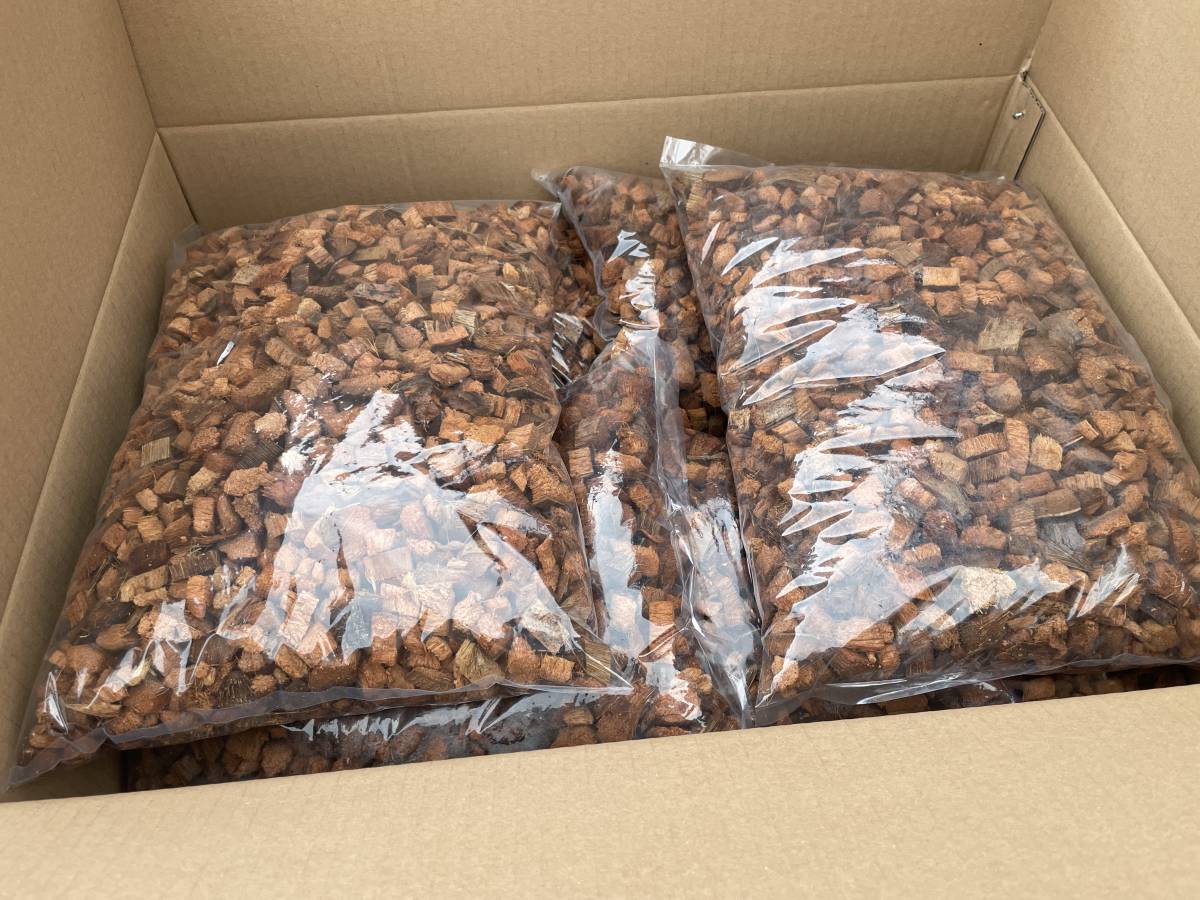 昆虫用品 ハスクチップ 5L × 20袋 セット 全部で100L 爬虫類 6mm-9mm
