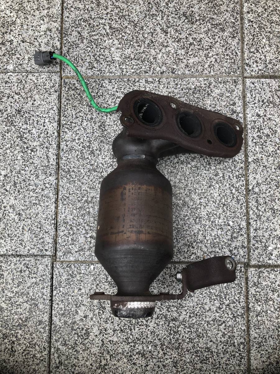 触媒 エキマニ エッセ L235S より取り外し エキゾーストマニホールド