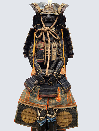 黒胴当世素掛 緋縅 等身大 甲冑 鎧 兜 具足一式 鎧立付 武具 ○甲冑・具足 黒胴当世素掛 緋縅 鎧櫃付き 等身大 本格的