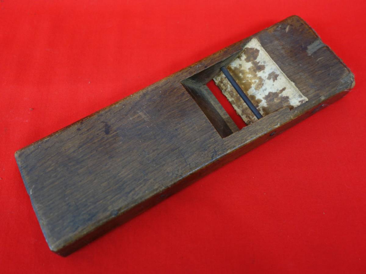 古道具　大工道具　時代　 ＊登録商標　重利　銘　在銘　 会津鍛冶　若林重寿系　重利 ＊古鉋　鉋　かんな　カンナ ＊寸八　