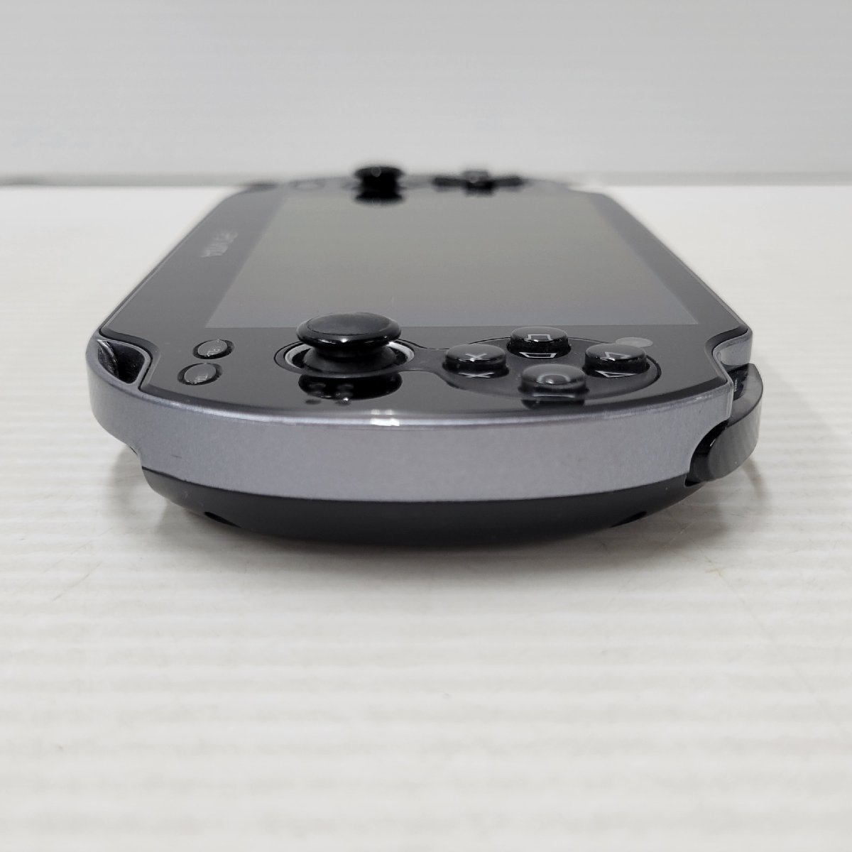IZU【現状渡し品】 PlayStation Vita PSVita 本体 PCH-1100 ※箱無し
