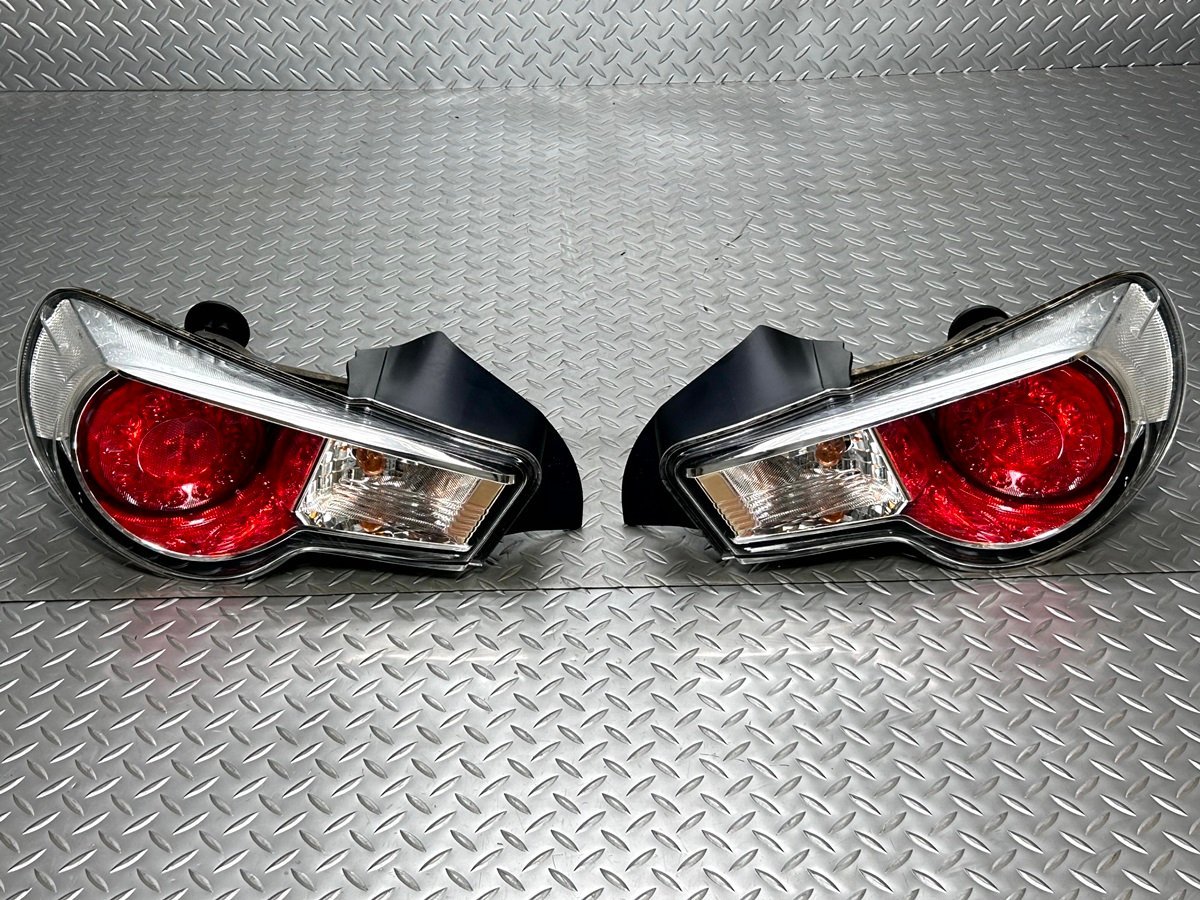 【中古】86 前期 純正テールランプ左右セット テールライト テールレンズ koito220-60082 ZN6 (22090101)@