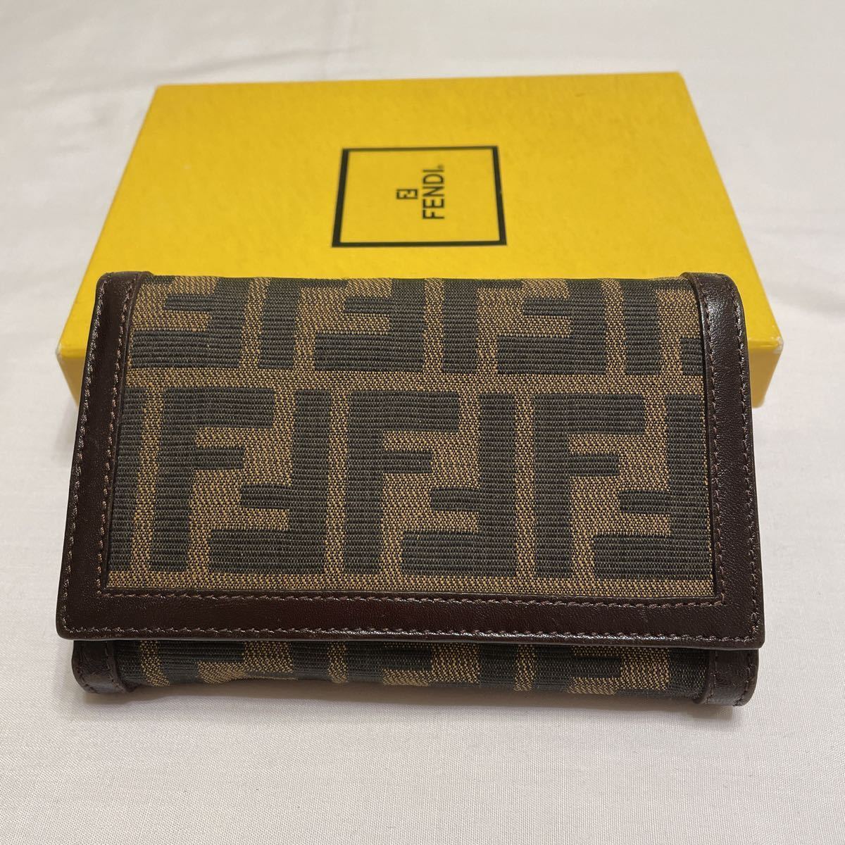FENDI フェンディ　ズッカ　二つ折り　財布