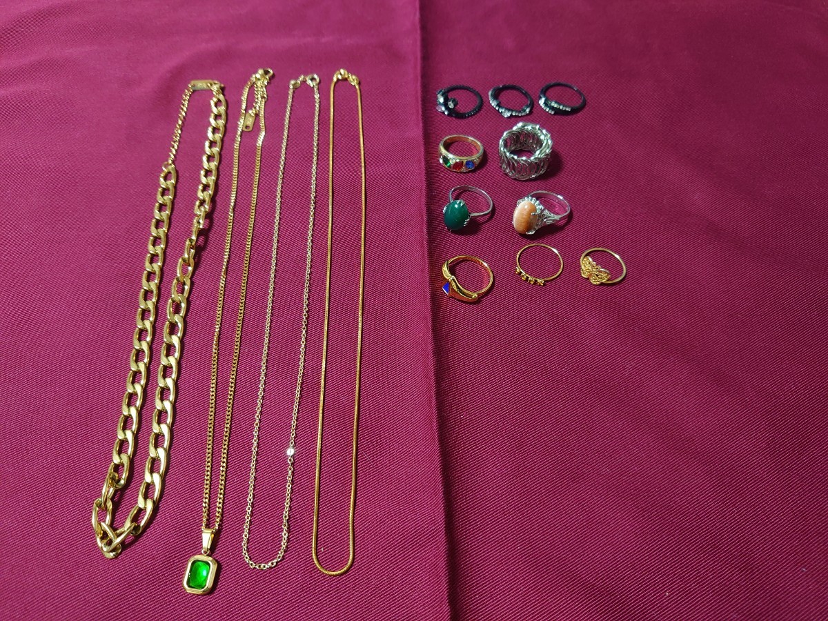 遺品整理品　詳細不明　アクセサリー 遺品整理 大量アクセサリー香水刻印 CHANEL 天然素材指輪未検品