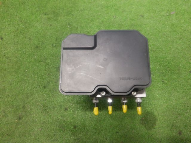 ヴェルファイア DBA-AGH30W ABSアクチュエーター 2.5V 8人 K115-01A