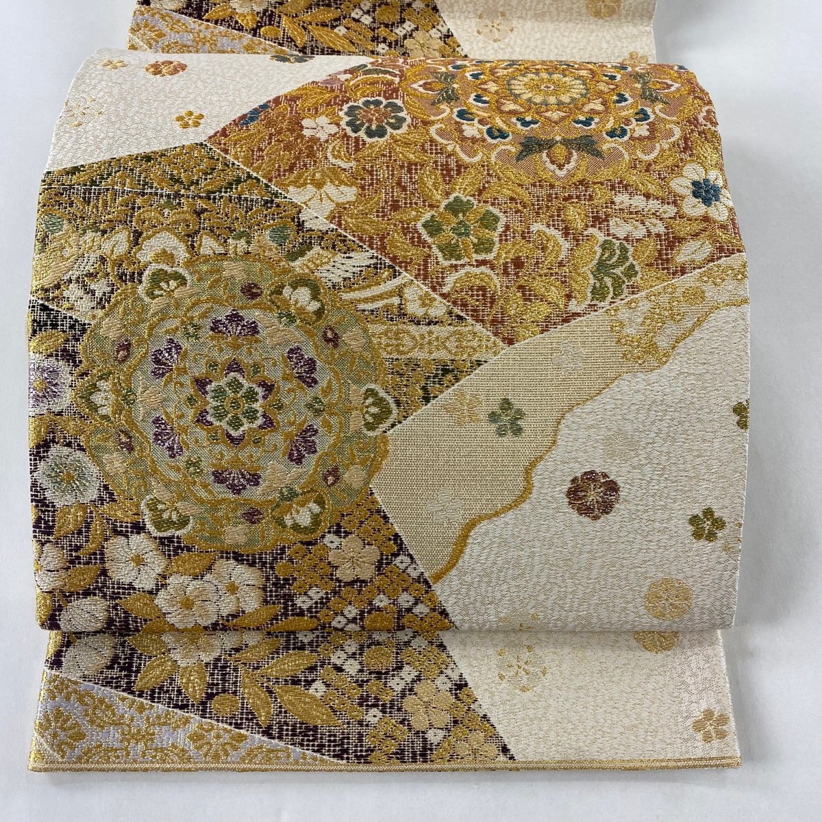 華やかな袋帯 クリーム色地 金糸唐織 袋帯 美品 名品 華文 裂取り 金糸 箔 クリーム 六通 正絹 【中古】 袋帯 美