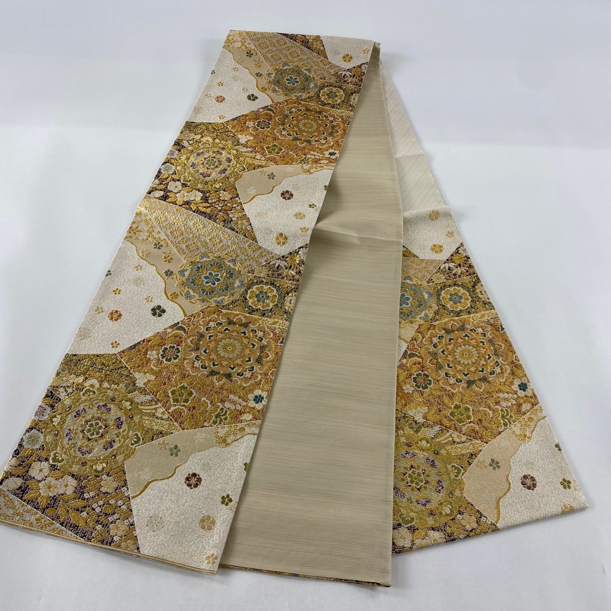 袋帯 美品 名品 華文 裂取り 金糸 箔 クリーム 六通 正絹 【中古】 袋帯 美