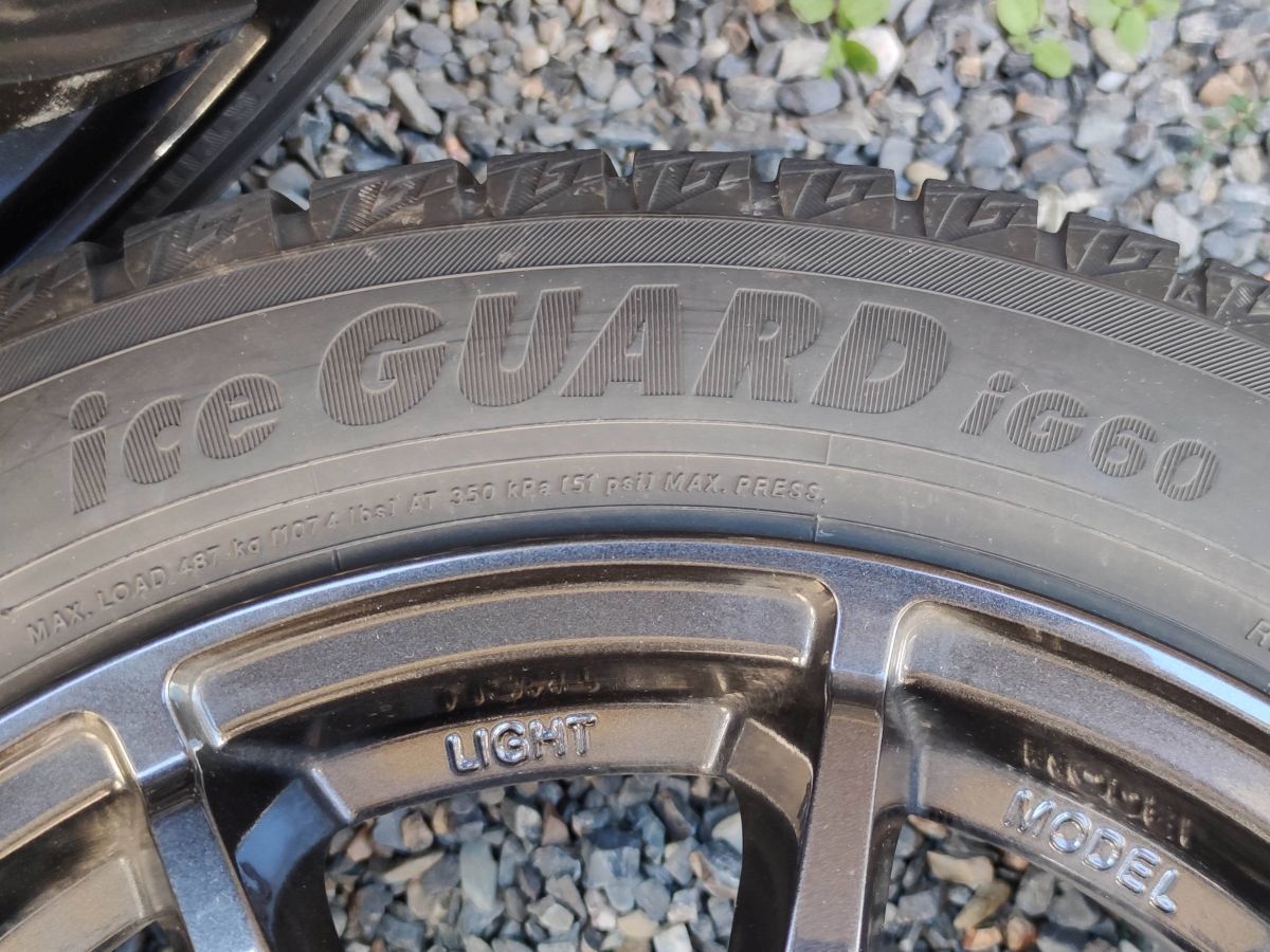 ヨコハマアイスガード6 185/55R16とSCHNEIDER StaG スタッドレスタイヤ