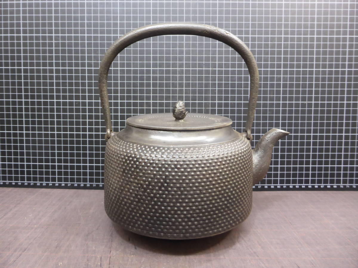 490 「正寿堂」南部鉄瓶　満水2100ｍL　重さ2288ｇ　水漏れはありません