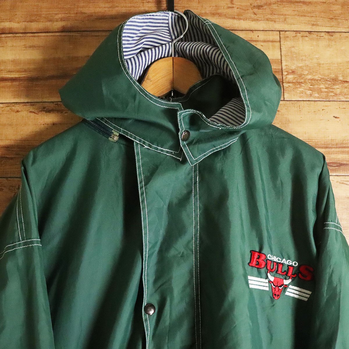 B7K/Y4.20-1 アメリカ古着 Chicago Bulls シカゴブルズ ナイロン 
