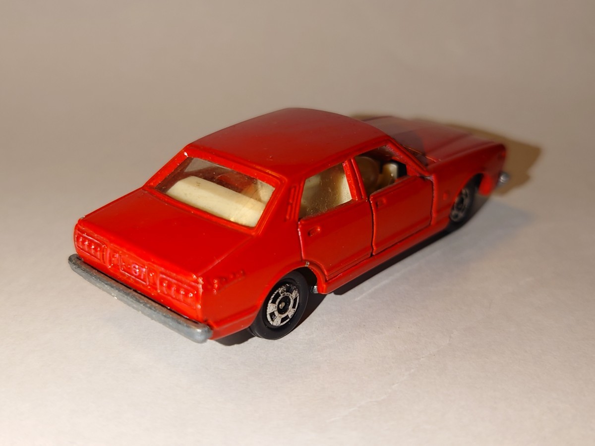○絶版トミカ 黒箱 75番 日産ブルーバード2000 G6-EL 日本製○