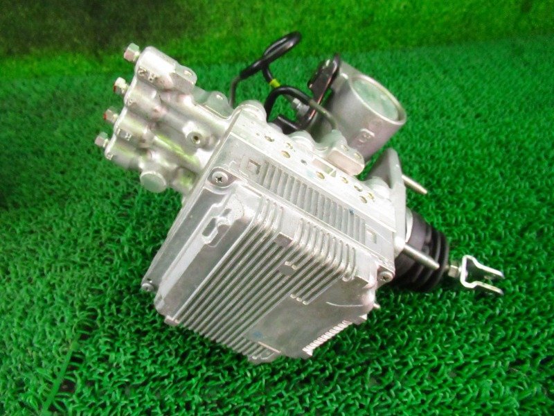 トヨタ アクア NHP10 ABSアクチュエーター ブースターボンプ 走行87252