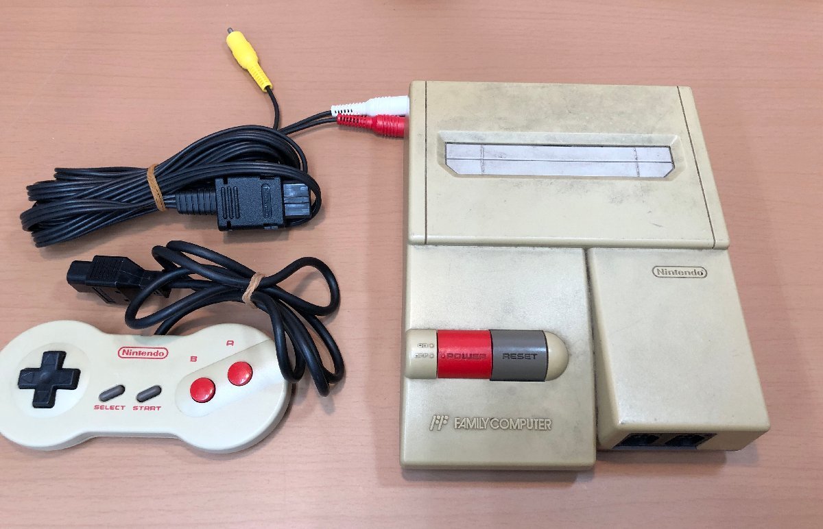ジャンク】任天堂 ニューファミコン 本体、コントローラー、コード3点