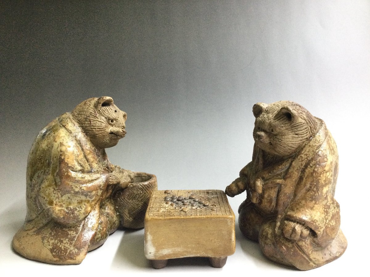【三】たぬき　置物　囲碁を打つ狸 コレクション 陶器　焼き物　ミニチュア　タヌキ 　o3025-P 信楽焼 たぬき 置物