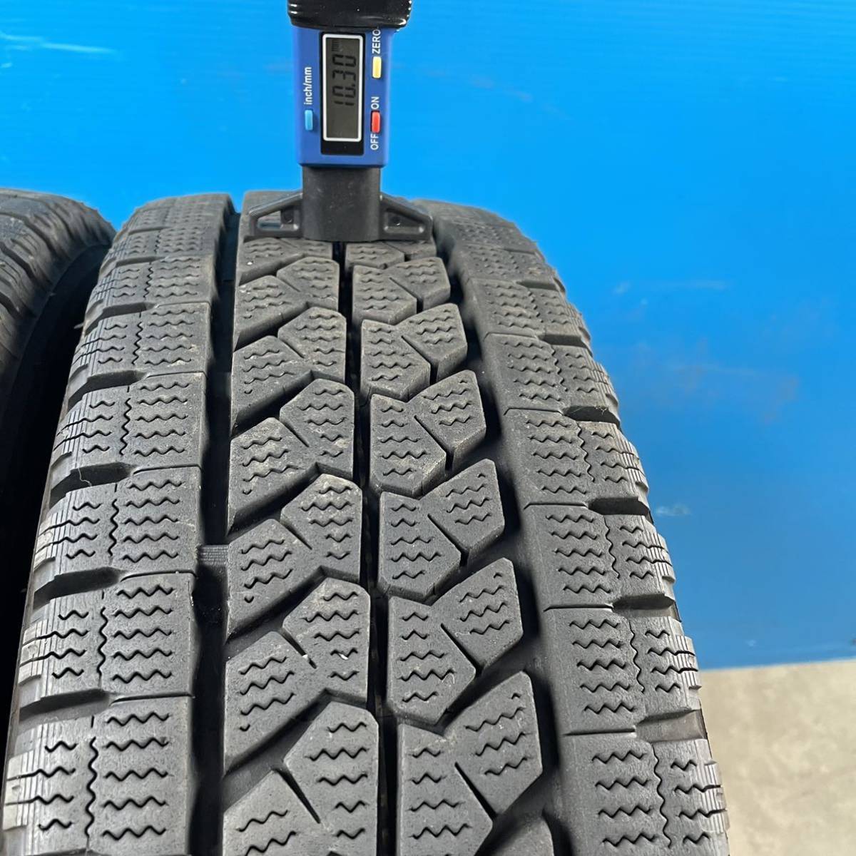 185/65R15 101/99L LT ブリヂストン BLIZZAK W979 スタッドレスタイヤ