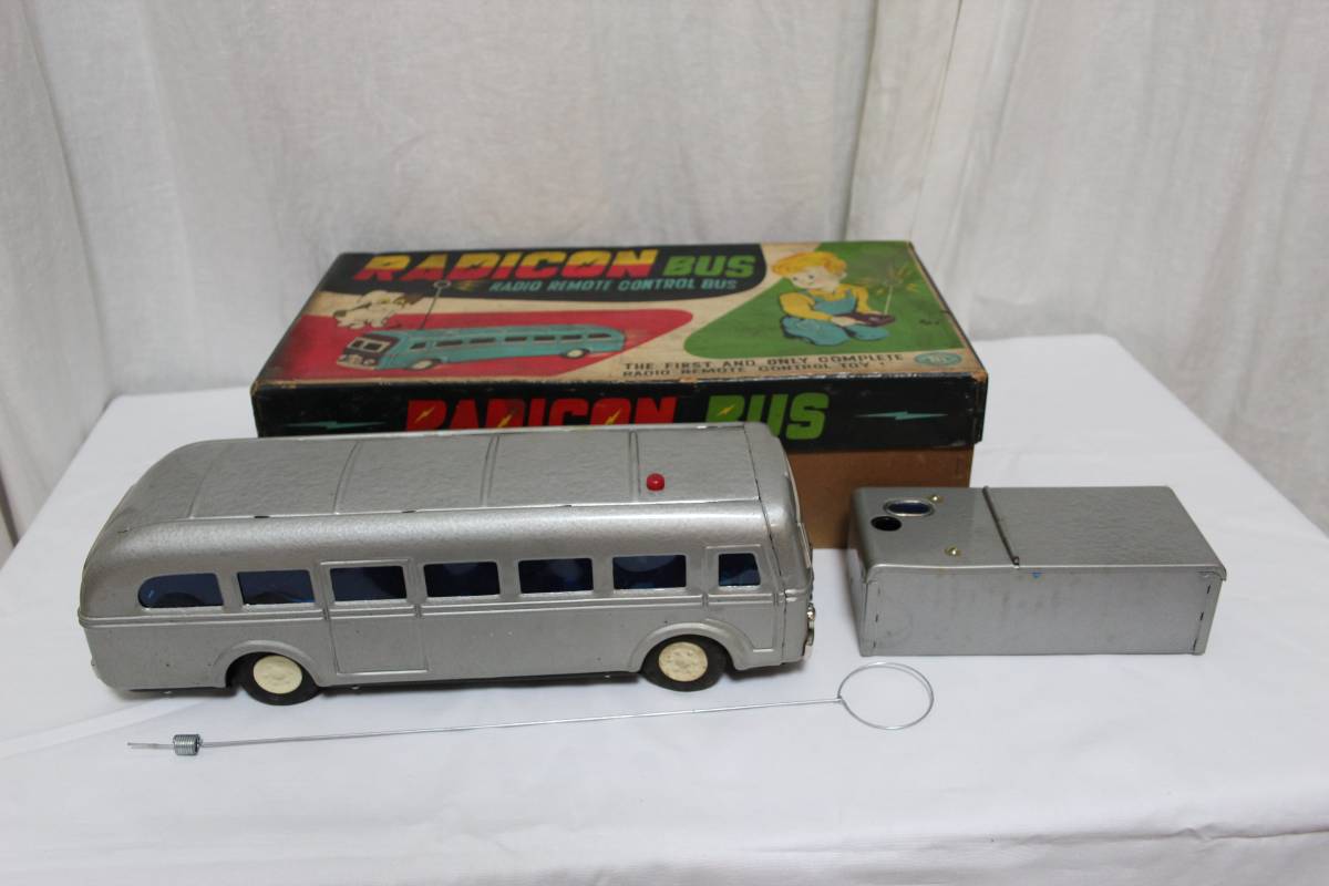 ブリキの | 1950s Modern Toys製 空港で荷物を運ぶポーター 1950年代