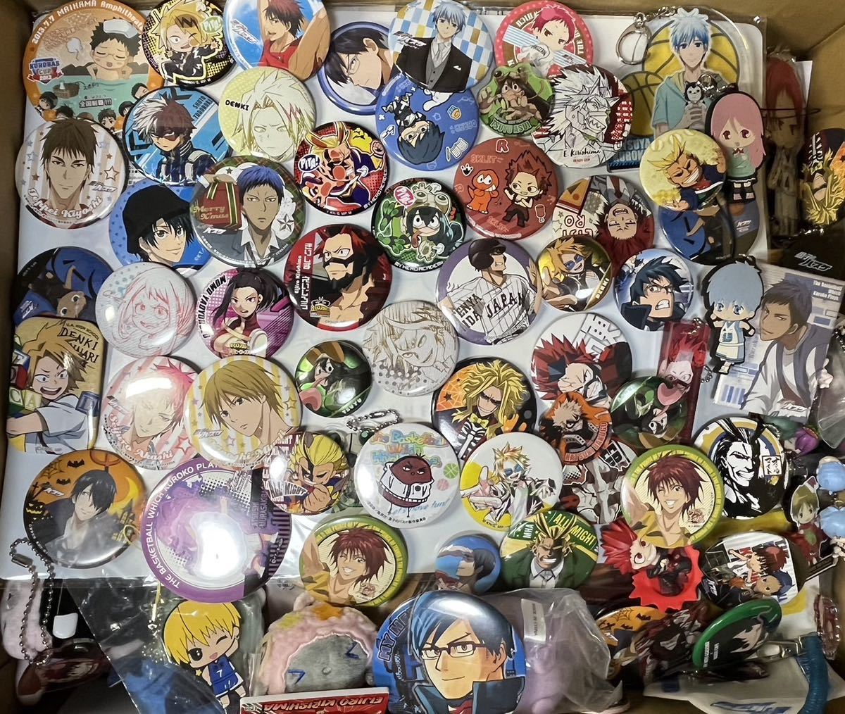 P⑧超大量グッズまとめ売り　美少女　乙女系 缶バッジ　鬼滅の刃 東リべ　刀剣乱舞 呪術廻戦　うたプリ　あんスタ ツイステ　ONE PIECE