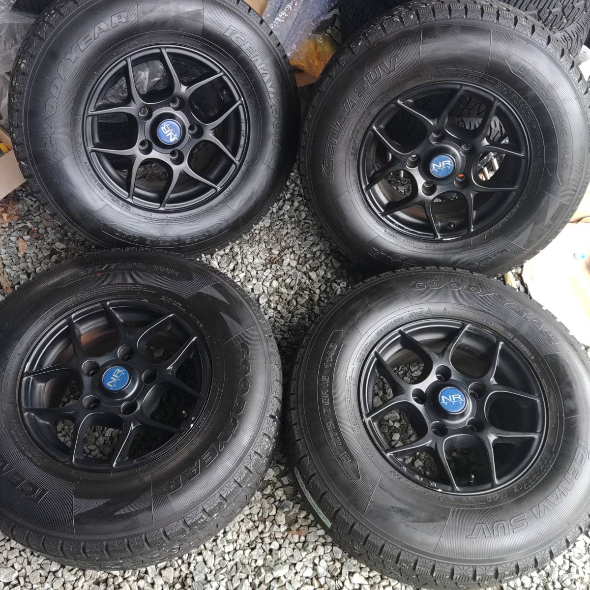 ランクル100外し275/70R16溝ありグッドイヤースタッドレス冬ブリヂストン製アルミホイールセット4本Tマーク付き