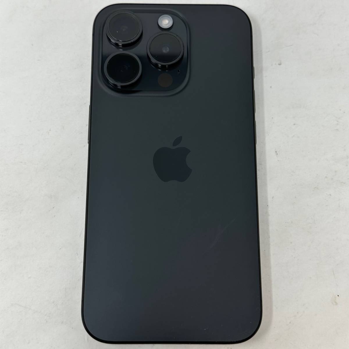 極美品】iPhone 15 本体 スペースグレー 256GB SIMロックなし 極美品