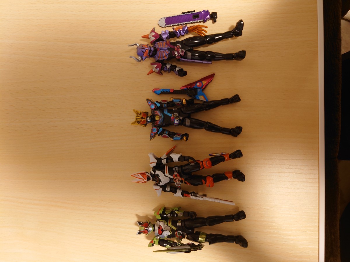 装動　仮面ライダーギーツ　4体セット★ギーツマグナムブースト★タイクーンニンジャ★バッファゾンビ★ナーゴビート★組立済み