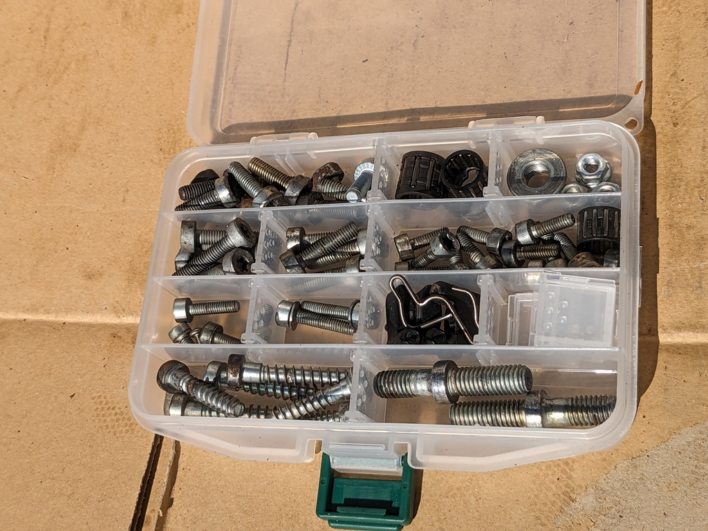 STIHL スチール MS261　MS261C-M パーツ　ビス　ネジ