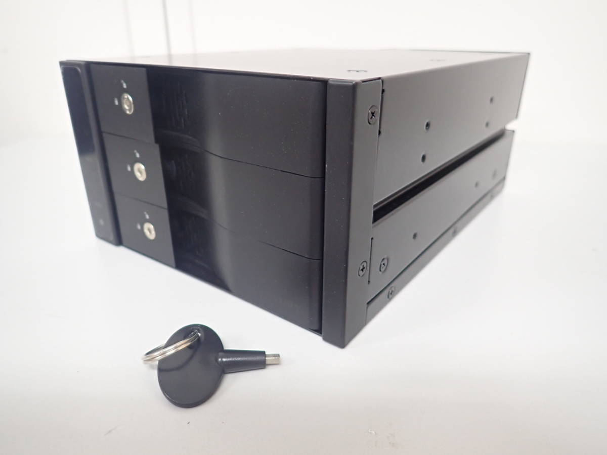 □ CENTURY 3代目 技あり！楽ラック！ 5インチベイ2段に3台のSATA □