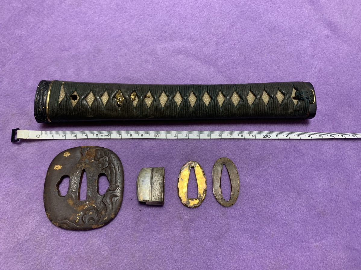 古い刀の鍔と柄です　刻印あります　⑤