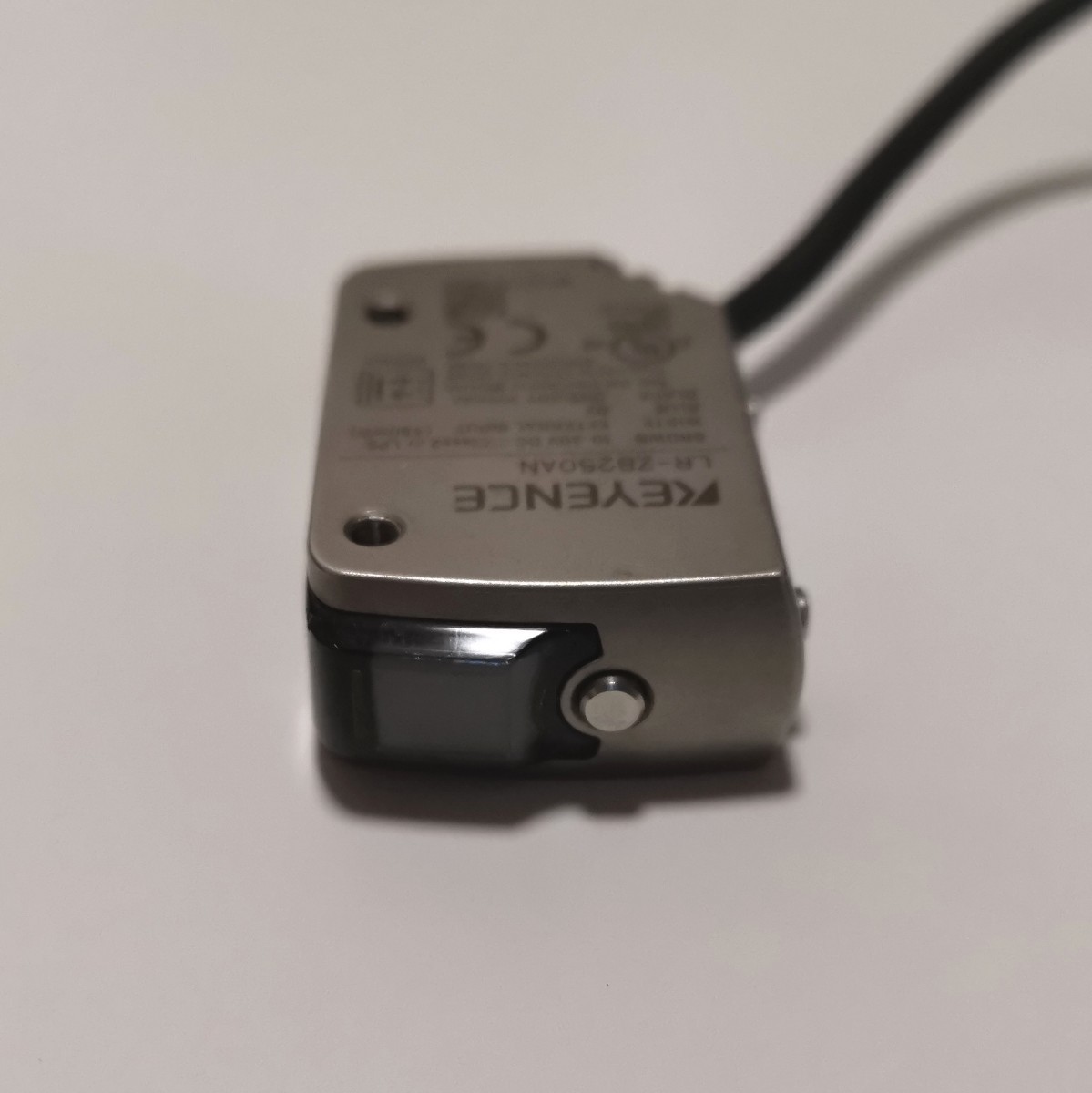 はる KEYENCE LR-ZB250AN アンプ内蔵型 CMOSレーザセンサ LR-Z シリーズ 角