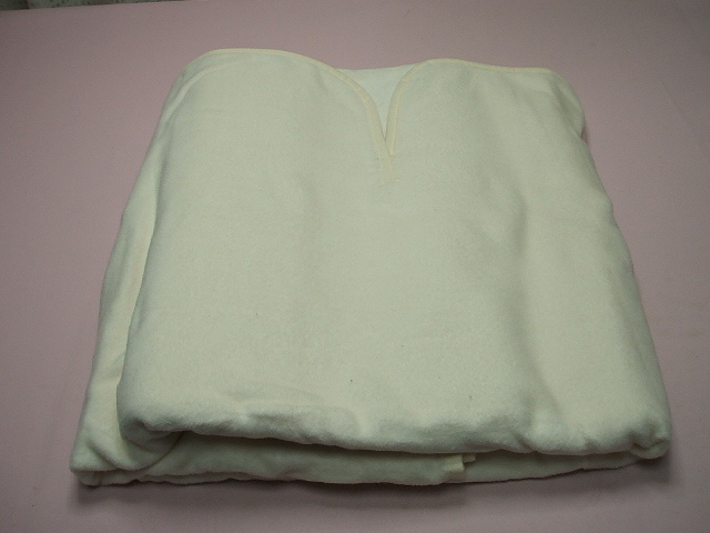 ☆送料無料☆泉州(日本製)☆肩まですっぽり暖か(ロングサイズ)☆シルク混毛布☆これからの季節に！！