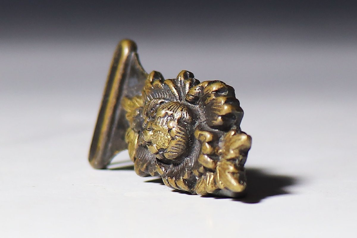 桃】アンティーク帯留め：金工黄銅陽刻牡丹花 菊 作家物 花車 M刻印 