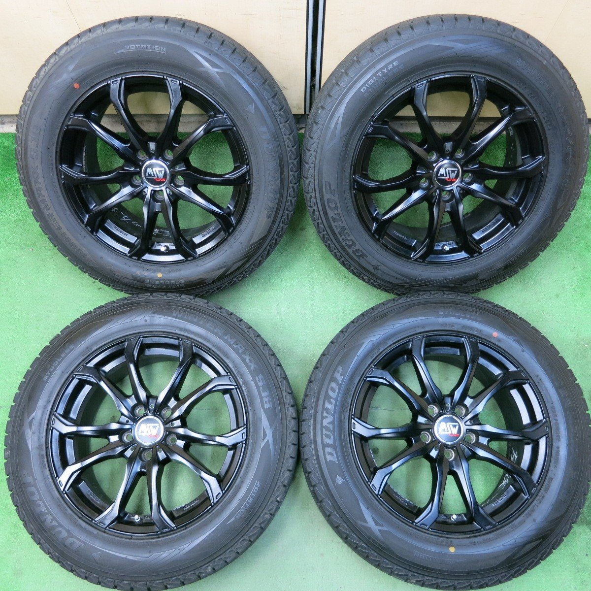 *送料無料*バリ溝！19年！キレイ！9.5分★MSW by O・Z 225/65R17 スタッドレス ダンロップ SJ8 17インチ OZ PCD114.3/5H★3102110イス