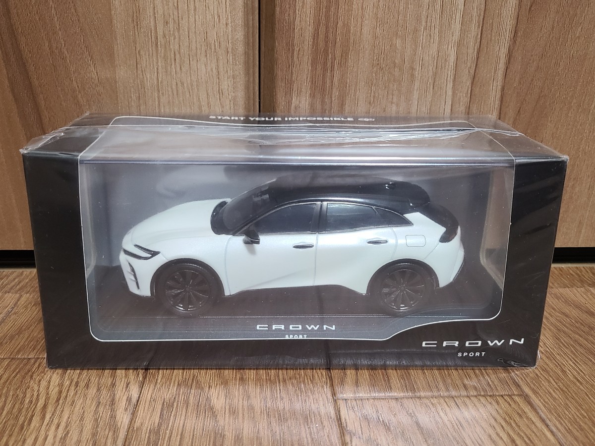 トヨタ クラウン スポーツ カラーサンプル ミニカー 1/30 ブラック