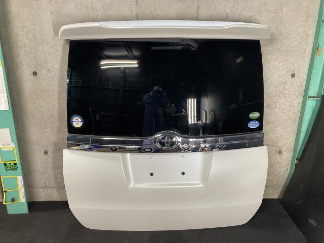 即決　ヴォクシー DBA-ZRR80W バックドア/ゲート Ｈ26　白/070　カメラ穴有　ヒンジ欠品　※個人宅には発送不可　67005-28D40