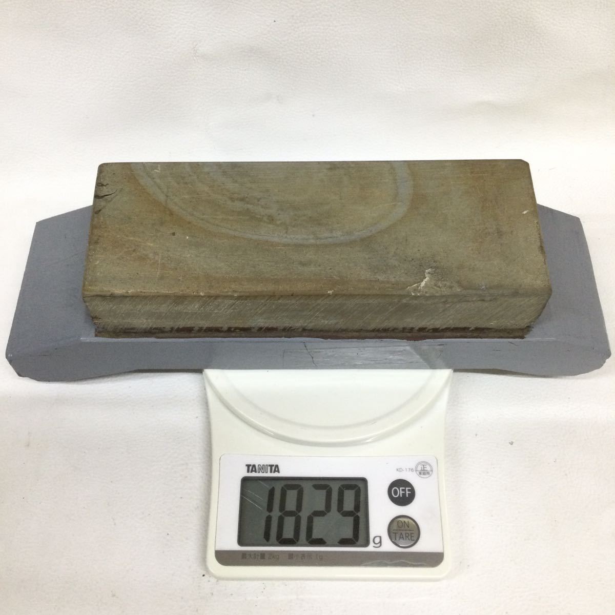 907◎ 天然砥石 総重量 約1829g （台座込み） 刃物研ぎ 【公式通販】