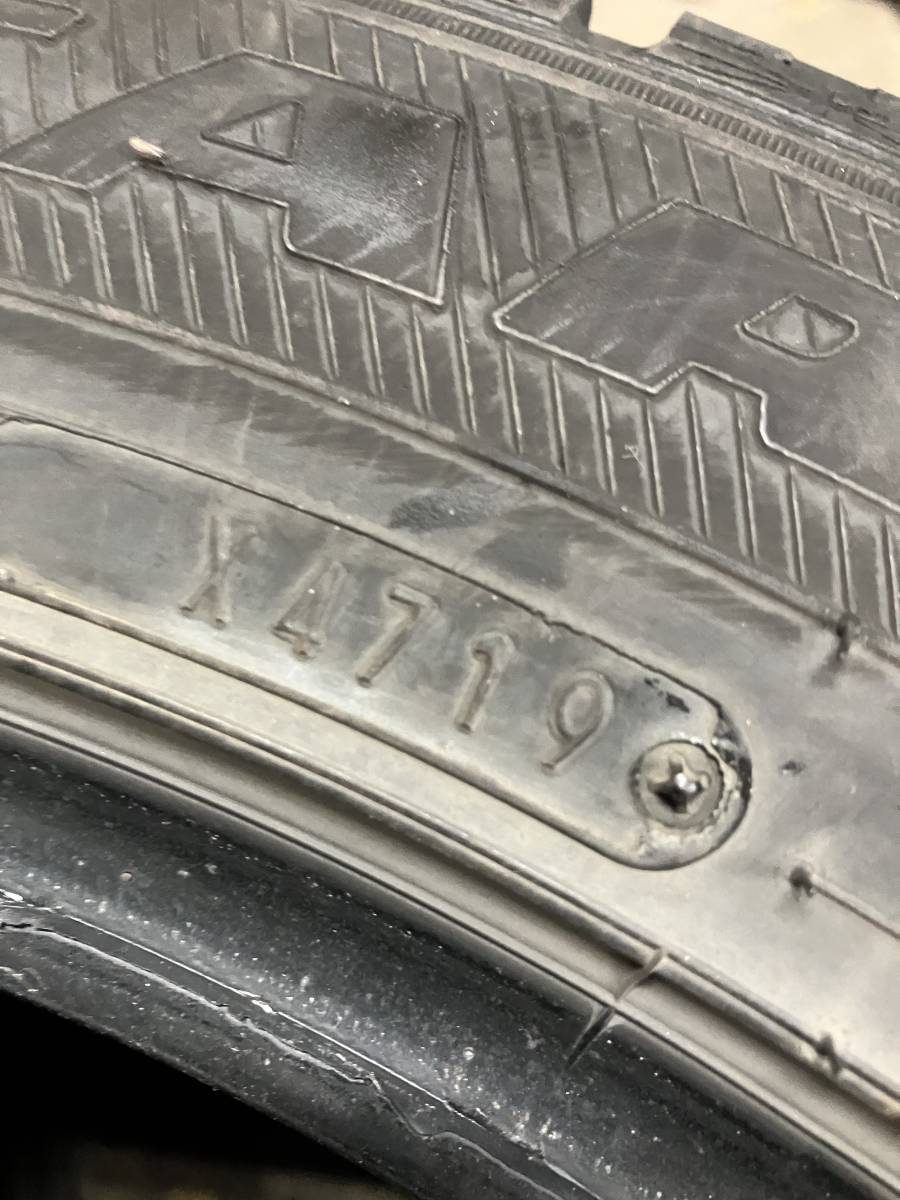 19年製！ バリ山 215/55R17インチ スタッドレスタイヤ アイスナビ6