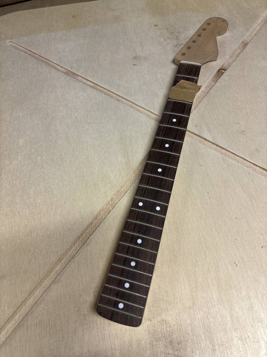 Y1330 エレキギター メイプル ローズウッド ストラト 傷あり 未塗装(サンダー済み)