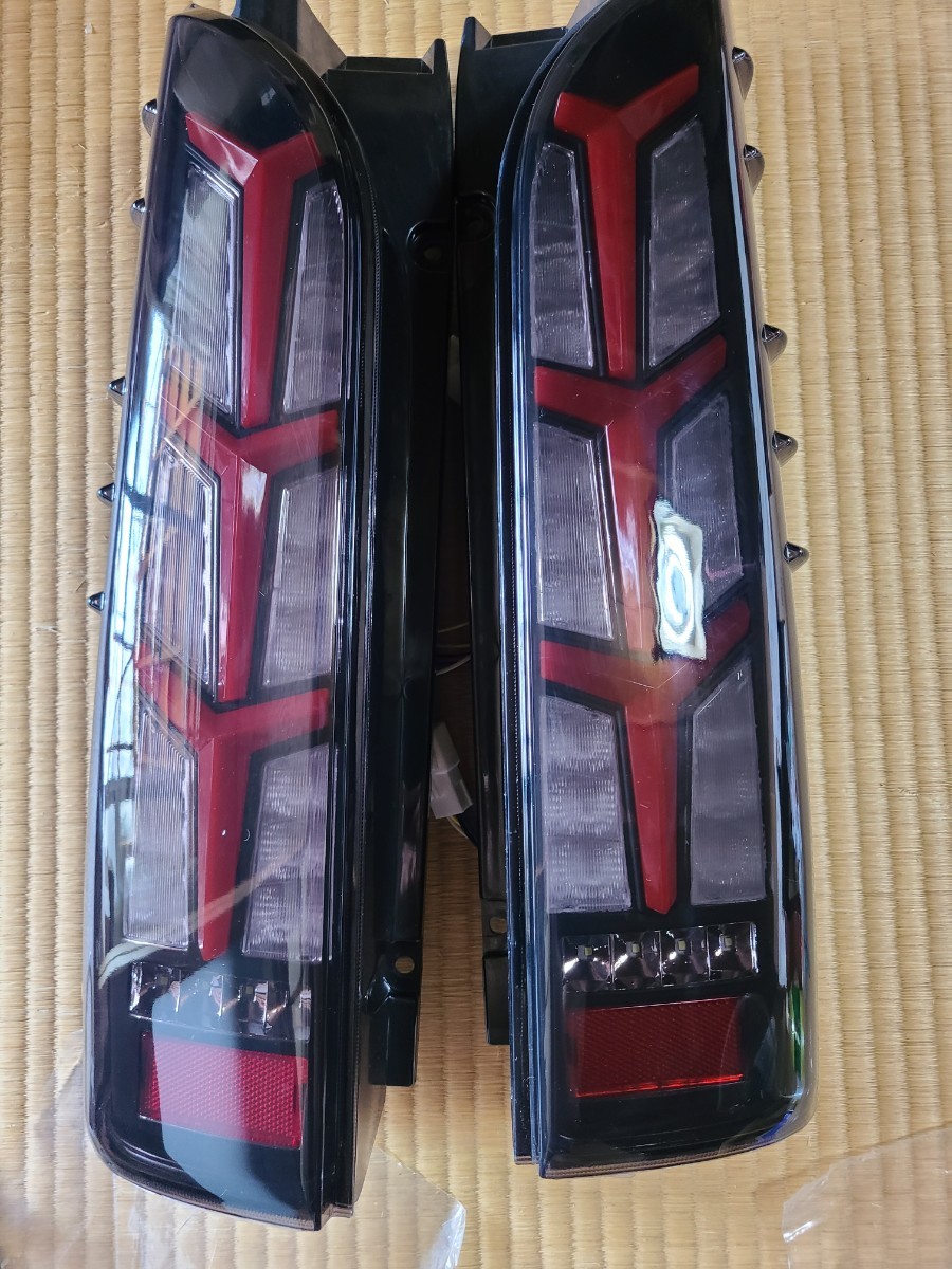 お得，セール アウトレット品 格安スタート 200系ハイエース テールランプ ファイバースモーク&times;レッド テール シーケンシャルウインカー(テールライト)｜売買されたオークション情報、yahooの商品情 トヨタ用