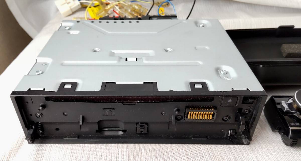 DEH-970 | カロッツェリア カーオーディオ専門 見た目を変えずに音を良くする♪ クレールオンラインショップ 人気衰えない名機　carrozzeria DEH-970　1DINオーディオ　CD，USBx2，SDカード，Bluetooth 中古品