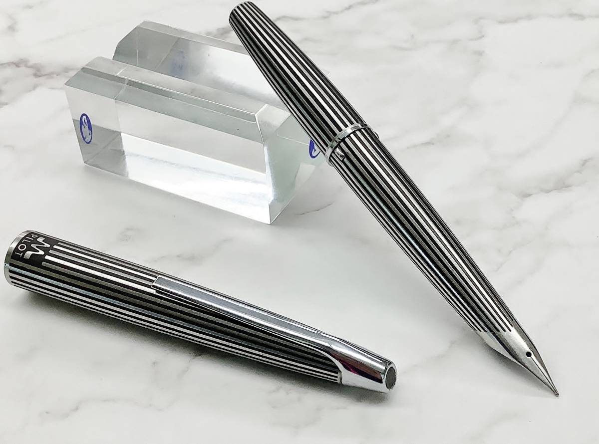 PILOT μ ミューストライプ ペン先一体型万年筆 パイロット 未使用】 パイロット 万年筆 ミュー ストライプ柄 ペン先一体型 PILOT
