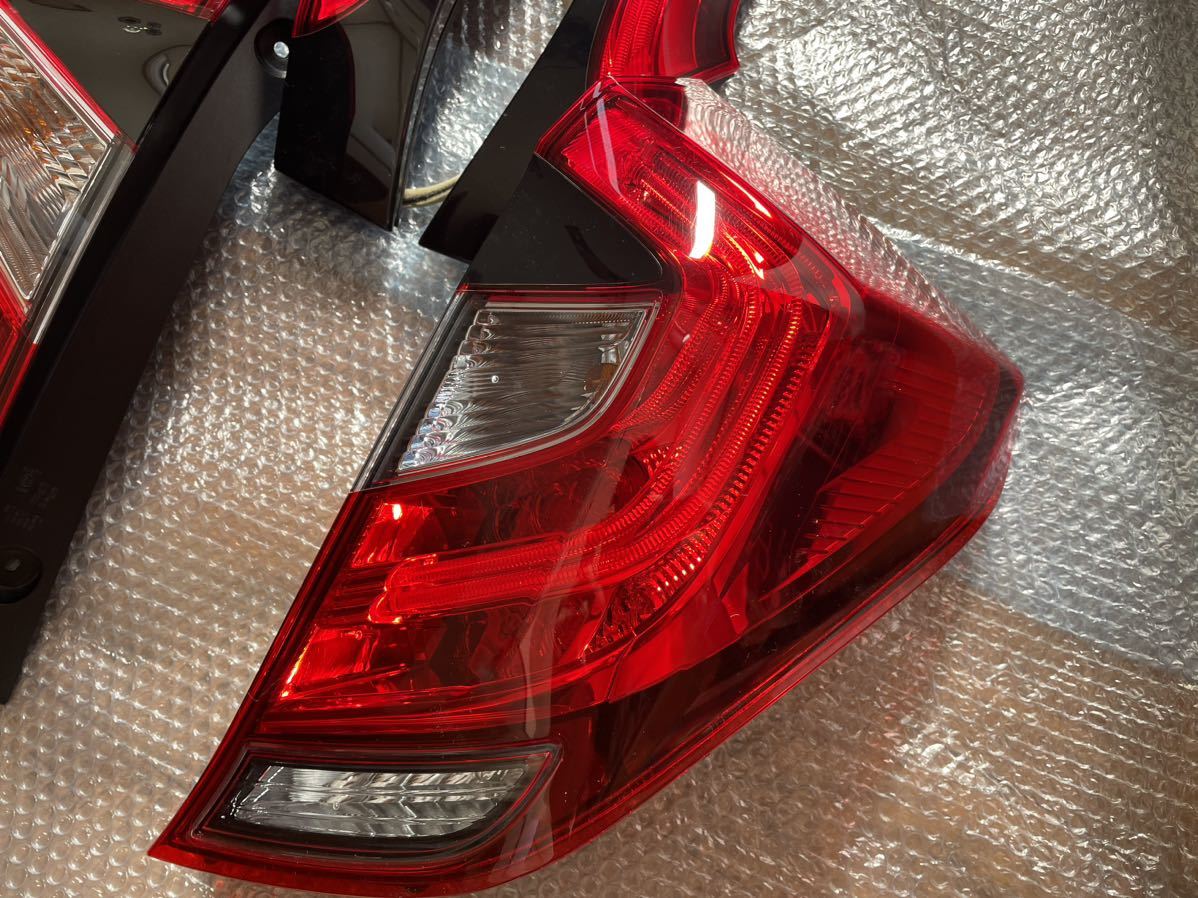 美品ホンダ フィット3 純正テールランプ 後期型 GK3 GK4 GK5 GK6 GP5