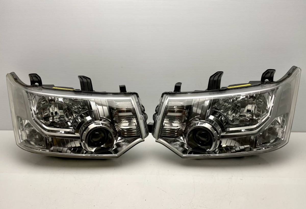 三菱 デリカD:5 / D5 CV5W CV1W CV2W CV4W 純正 HID ヘッドライト 左右セット バラスト バーナー付 KOITO 100-87918 (Q93)