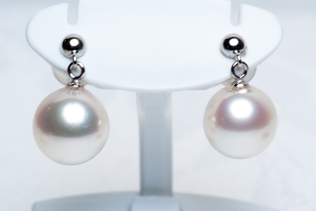 ☆今月の大特価 【伊勢志摩産花珠カラー】 あこや真珠8.5～9.0ｍｍＫ14ＷＧブラ下がりピアス 30815-4384_1