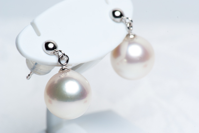 ☆今月の大特価 【伊勢志摩産花珠カラー】 あこや真珠8.5～9.0ｍｍＫ14ＷＧブラ下がりピアス 30815-4384_2