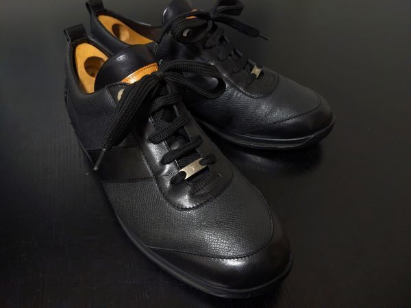 美品 使用回数少 ヴィトン 8 LOUIS VUITTON ♯GO0044 コンビレザースニーカー 黒 7864