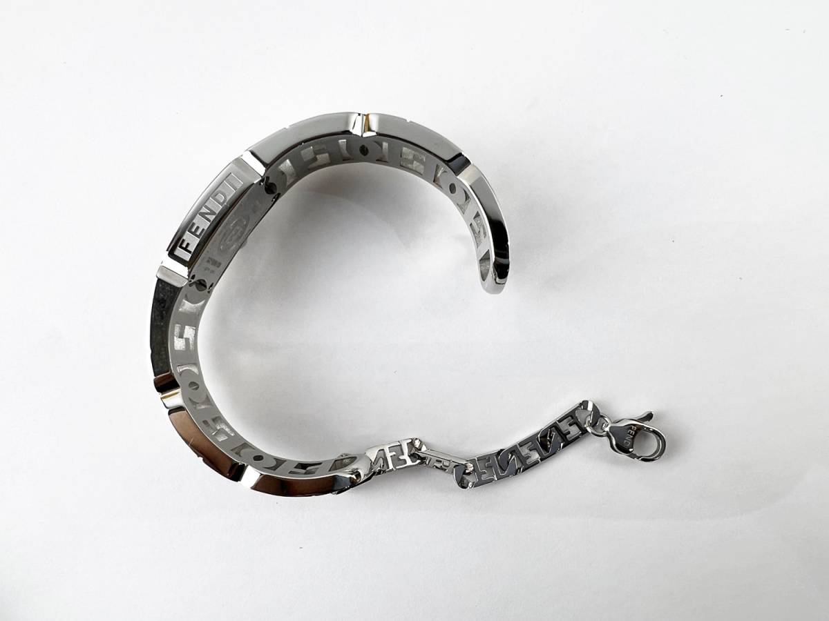 【稼動】 箱付き FENDI バングルウォッチ 腕時計 3600L 黒文字盤 稼動】 箱付き FENDI バングルウォッチ 腕時計 3600L 黒文字盤 レディース