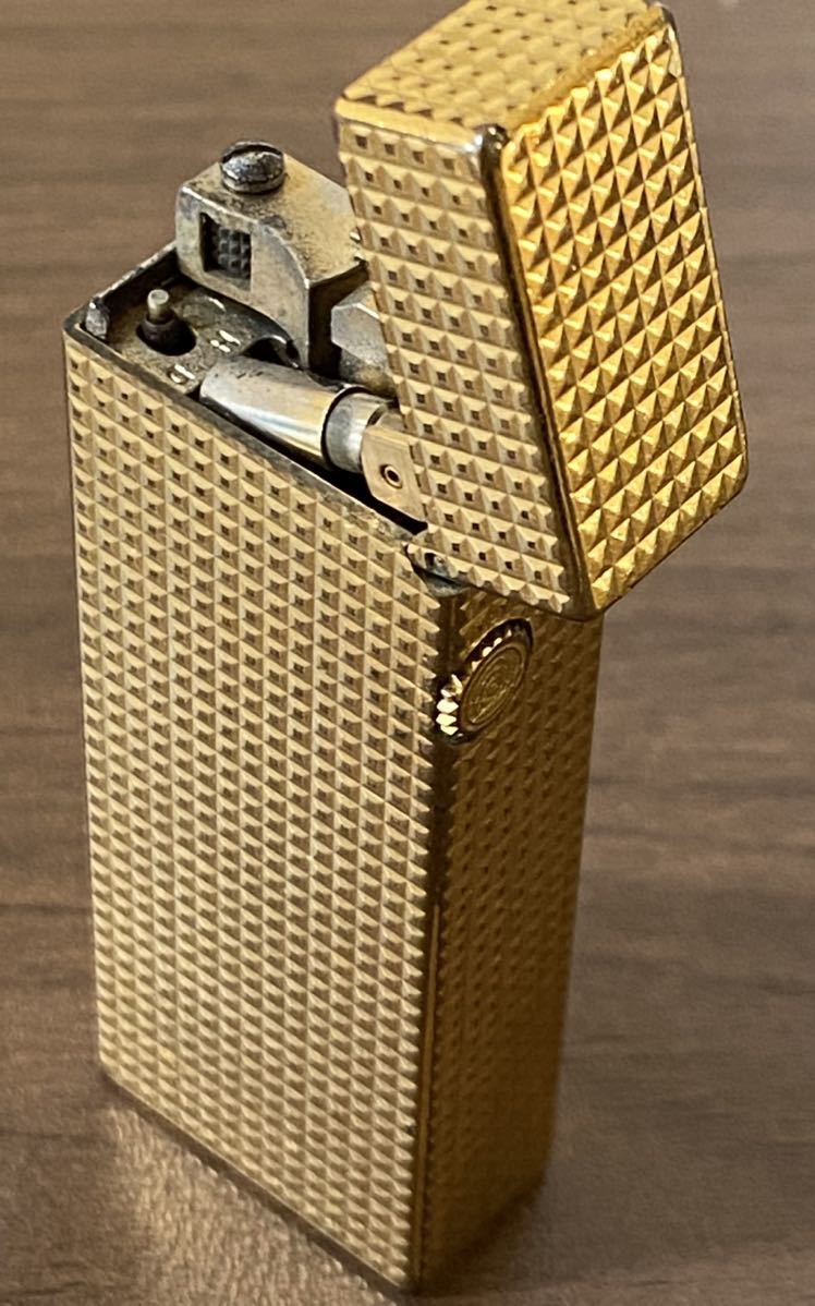 dunhillゴールド格子模様の金属製ライター着火確認済み ○☆ （着火未確認） dunhill ダンヒルライター ゴールド色 US. RE