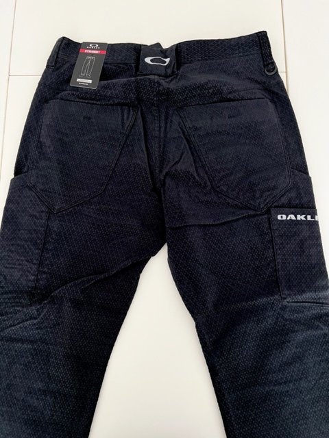 ＊オークリー　ＯＡＫＬＥＹ　ＢＲＵＳＨＥＤ　ＳＴＲＡＩＧＨＴ　３．０　ＦＯＡ４０４２５１　(ＢＬＡＣＫＯＵＴ)　３３