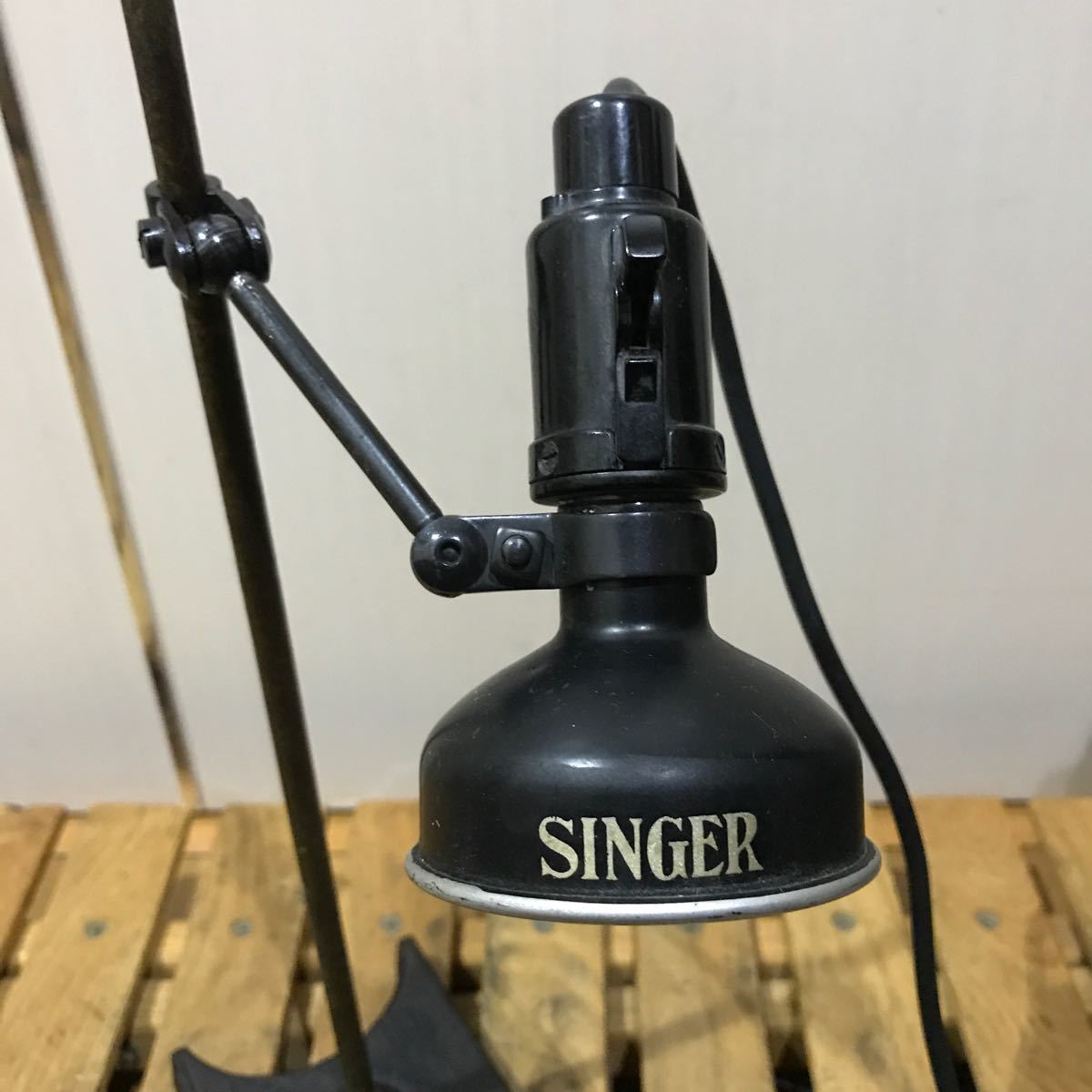 品質保証，低価 SINGER シンガー アイアンミシンライト 電球３個付き ビンテージ(雑貨)｜売買されたオークション情報、yahooの商品情報をアーカイブ公開 - オークファン その他