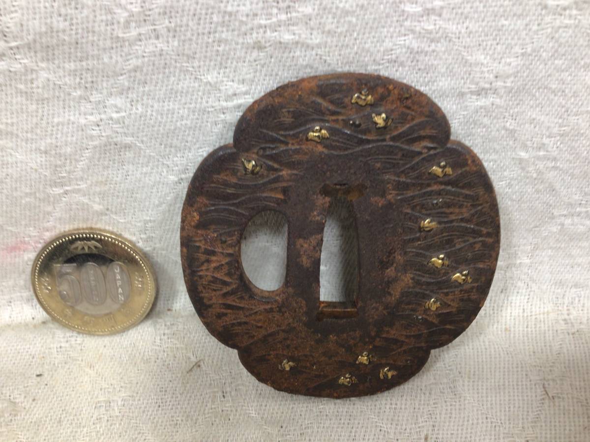 刀つば　鋼製波千鳥模様　